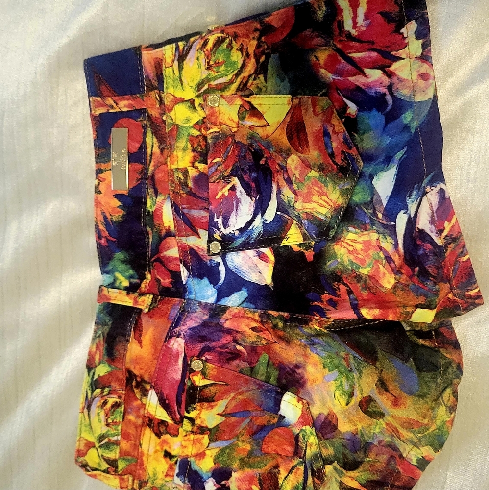 STUDIO F shorts - Picture 2 of 4